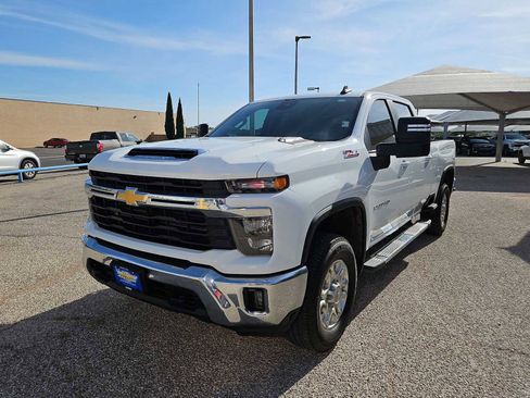 Used 2025 Chevrolet Silverado 2500 LT AWD/4WD image 4