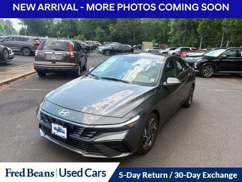 Used 2025 Hyundai Elantra SEL FWD image 1