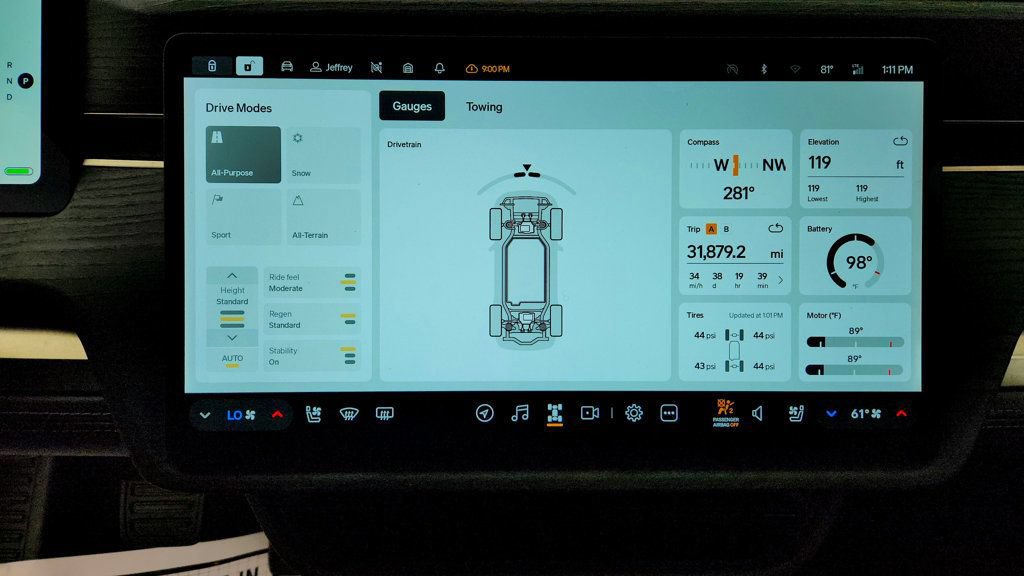 Used 2025 Rivian R1S Adventure Dual AWD/4WD image 17