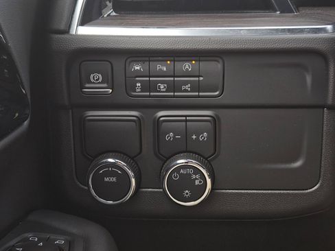 Used 2025 Chevrolet Suburban LT RWD image 26