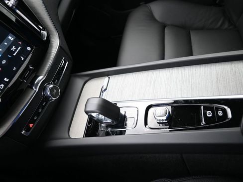 New 2025 Volvo XC60 B5 Plus w/ Protection Package Premier image 17