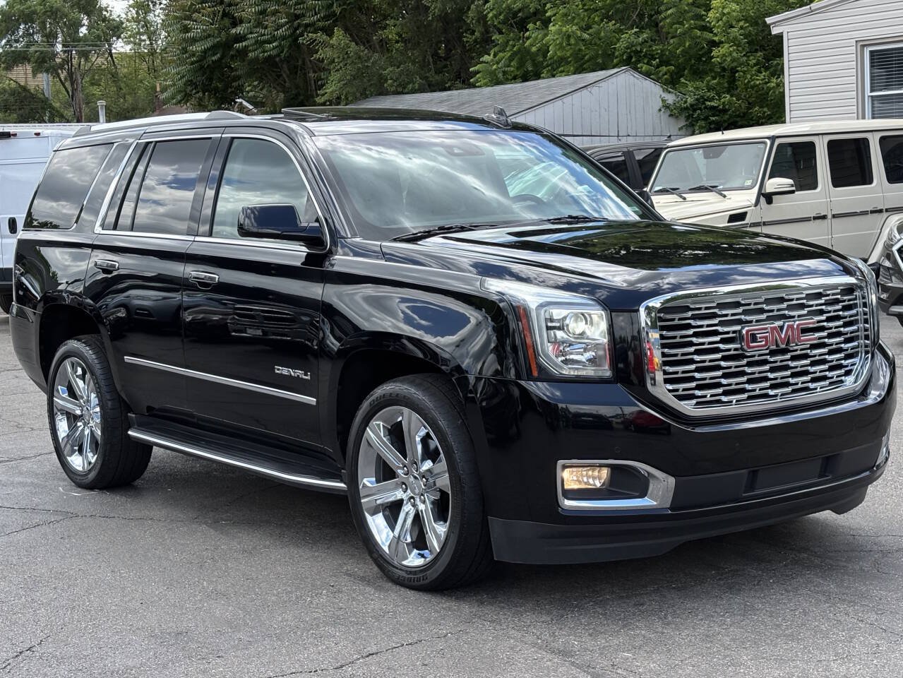 Used 2018 GMC Yukon Denali w/ Open Road Package AWD/4WD image 2