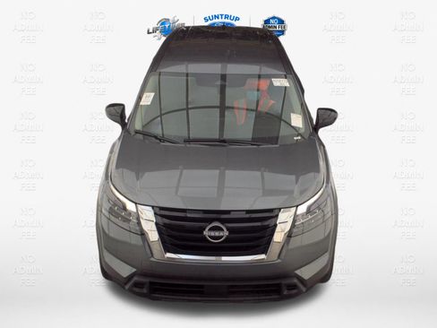 Used 2025 Nissan Pathfinder S FWD image 3