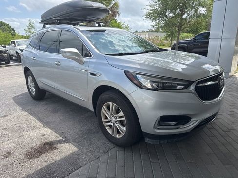 Used 2020 Buick Enclave Essence FWD image 2