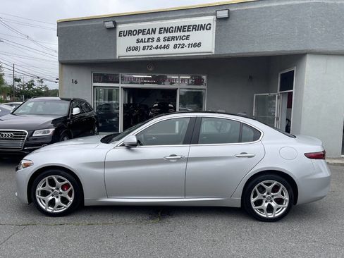 Used 2021 Alfa Romeo Giulia Ti image 4