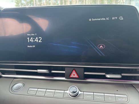 Used 2024 Hyundai Elantra SEL image 31