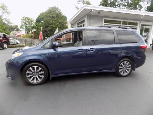 Used 2020 Toyota Sienna LE AWD/4WD image 8