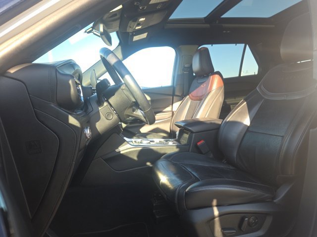 Used 2023 Ford Explorer Platinum w/ Premium Technology Package AWD/4WD image 23