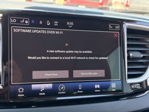 Used 2023 Chrysler Pacifica Touring-L FWD image 21