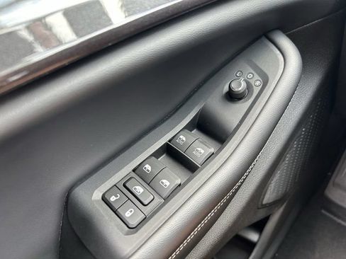Used 2023 Jeep Grand Cherokee L Laredo AWD/4WD image 19