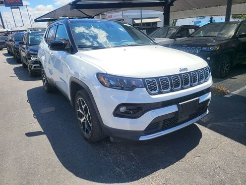 Used 2025 Jeep Compass Limited image 4