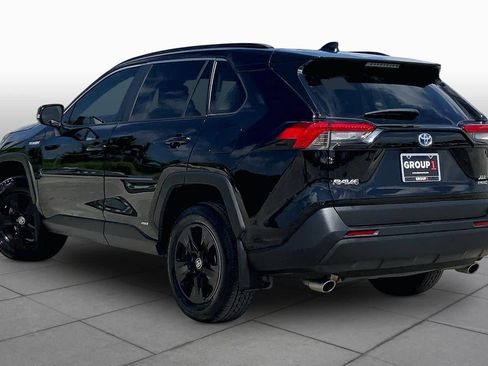 Used 2021 Toyota RAV4 XLE w/ XLE Grade Weather Package AWD/4WD image 12