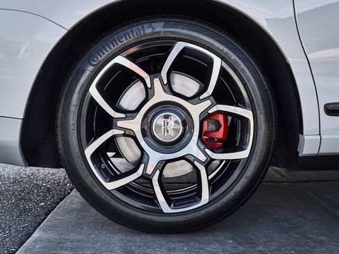 Used 2024 Rolls-Royce Cullinan Black Badge w/ Dark Exterior Package image 20