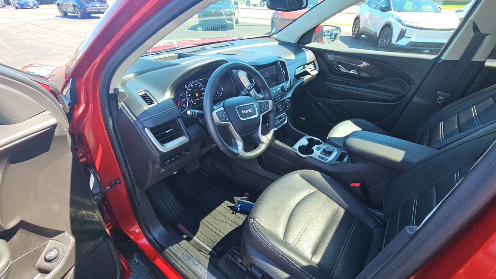 Used 2024 GMC Terrain Denali w/ Denali Premium Package AWD/4WD image 25
