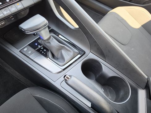 Used 2025 Hyundai Elantra Sport FWD image 25