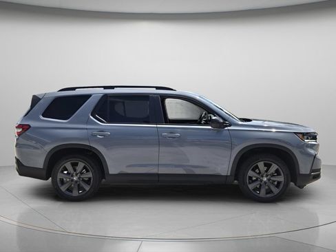 Certified 2025 Honda Pilot Sport image 3
