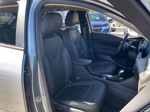 Certified 2024 Buick Encore GX Sport Touring image 8