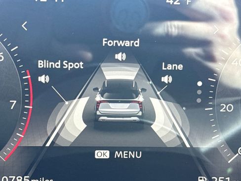 Used 2025 Nissan Kicks SR image 17