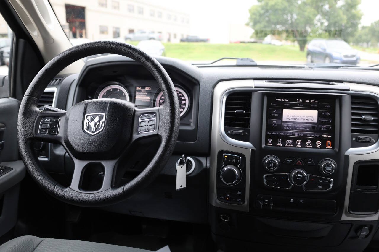 Used 2016 RAM 1500 Classic SLT AWD/4WD image 23