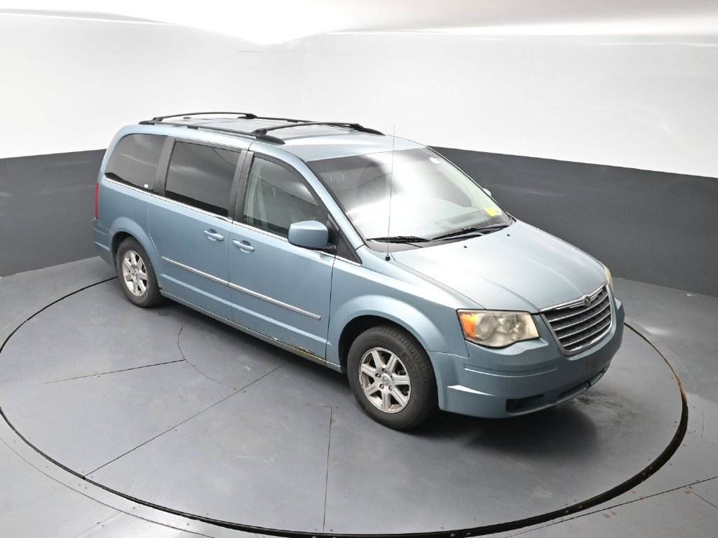 Used 2010 Chrysler Town & Country Touring FWD image 15