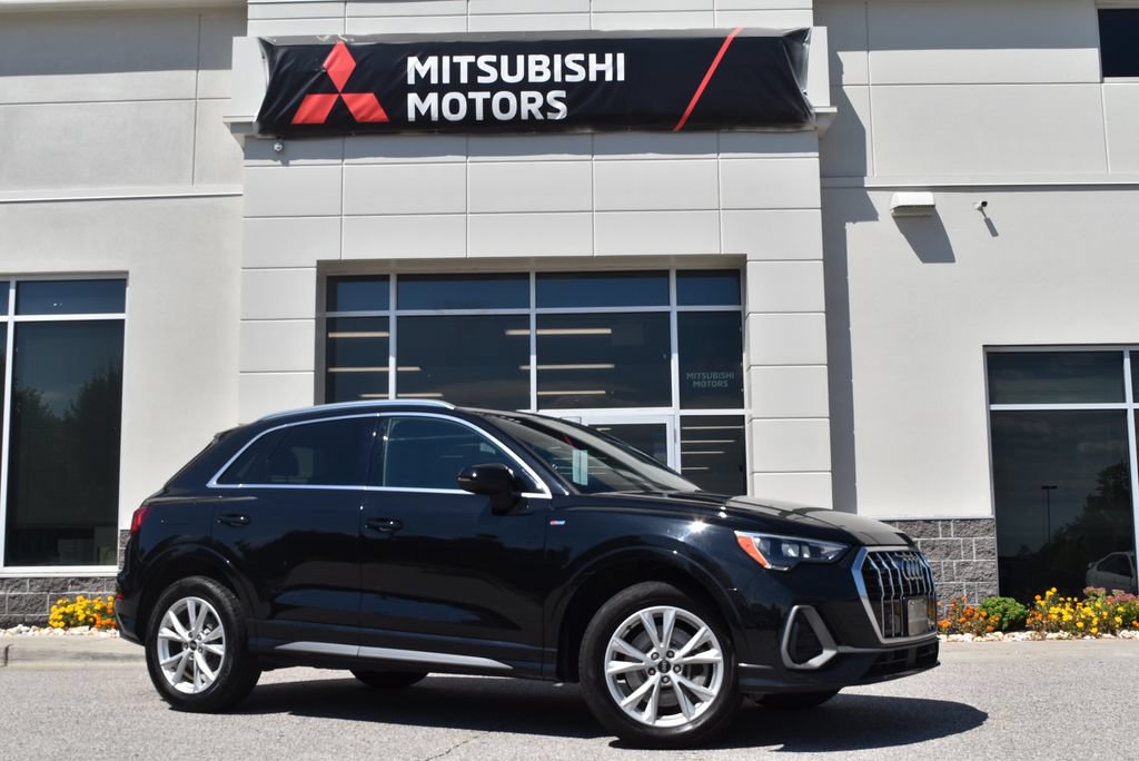 Used 2021 Audi Q3 2.0T Premium w/ Convenience Package AWD/4WD image 1