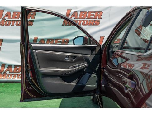Used 2024 Nissan Sentra SV FWD image 30