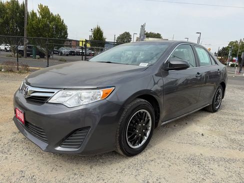 Used 2014 Toyota Camry LE FWD image 4