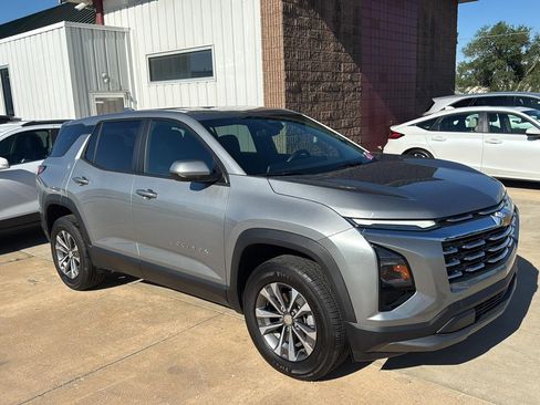 Used 2026 Chevrolet Equinox LT FWD image 1