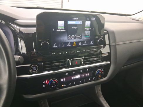 Used 2023 Nissan Pathfinder Platinum image 25