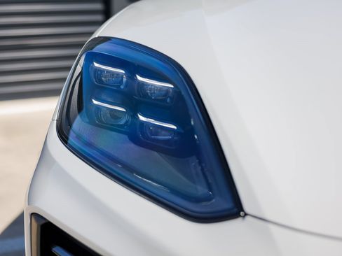 New 2025 Porsche Cayenne Turbo image 13