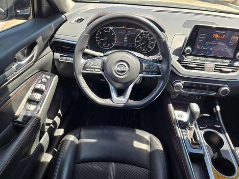 Used 2023 Nissan Altima 2.5 SR FWD image 12