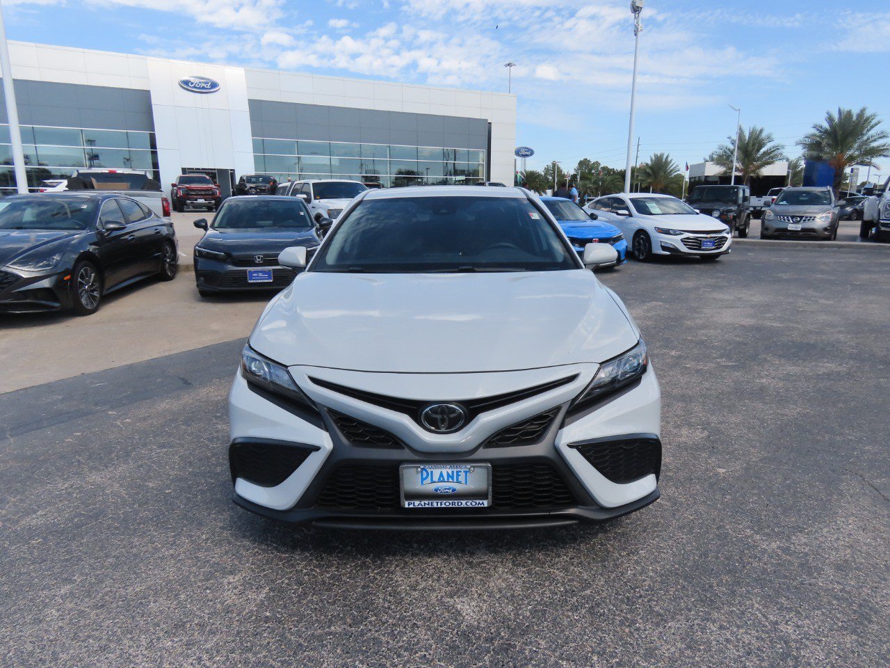 Used 2023 Toyota Camry SE FWD image 5