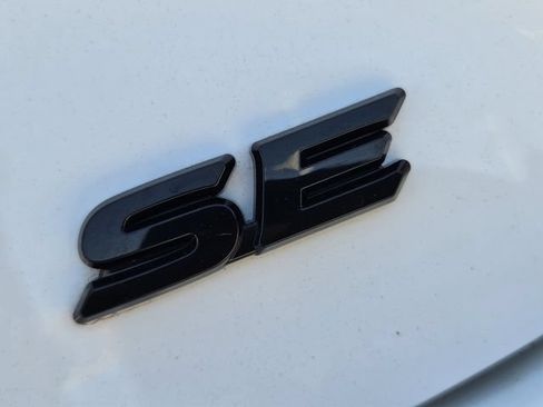 Used 2025 Toyota Camry SE w/ Convenience Package FWD image 9