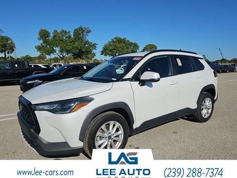 Used 2022 Toyota Corolla Cross LE image 1