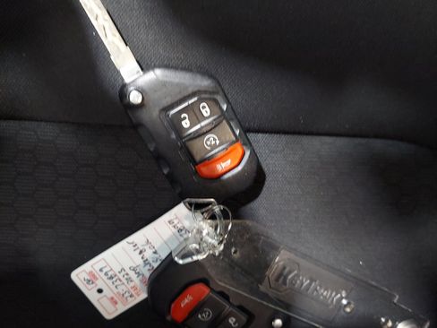 Used 2023 Jeep Wrangler Unlimited Rubicon w/ Cold Weather Group AWD/4WD image 17
