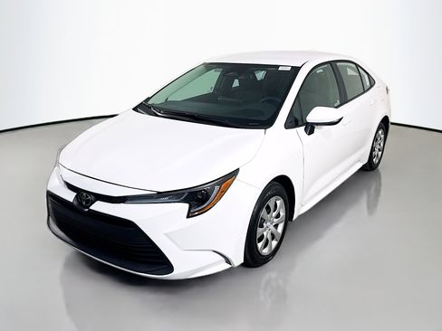 Used 2025 Toyota Corolla LE image 4