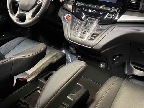 Used 2023 Honda Odyssey Sport image 32