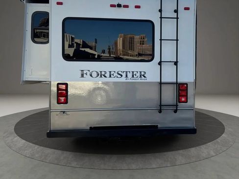 Used 2015 Ford E-450 and Econoline 450 Super Duty w/ Motorhome Prep Package RWD image 6
