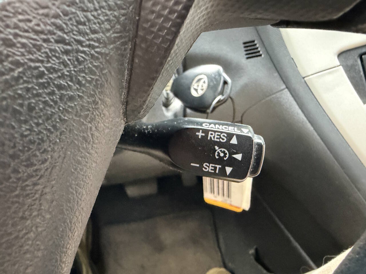 Used 2009 Toyota Matrix S w/ All Weather Guard Pkg FWD image 12