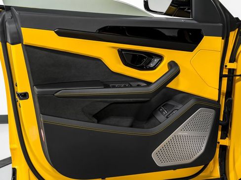 Used 2025 Lamborghini Urus S AWD/4WD image 9