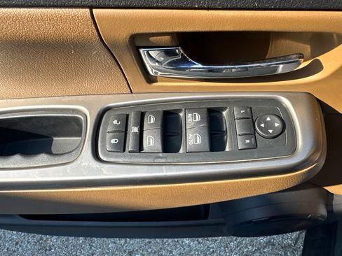 Used 2012 Jeep Liberty Limited AWD/4WD image 12