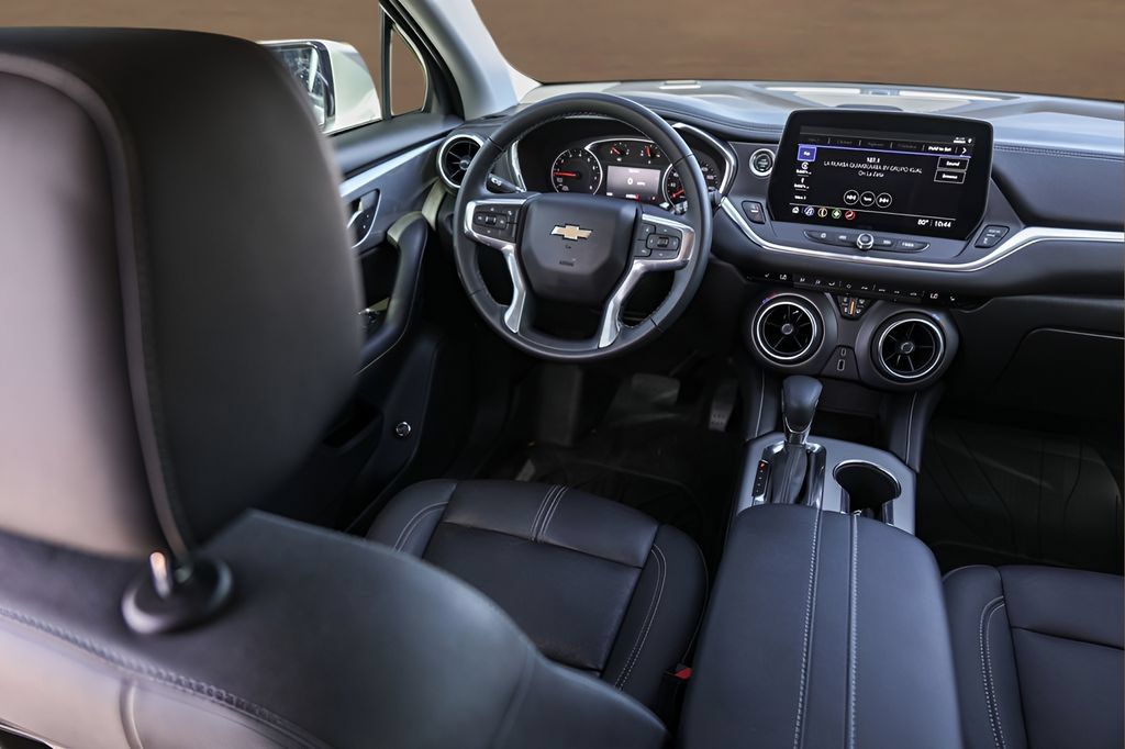 Used 2023 Chevrolet Blazer LT FWD image 25