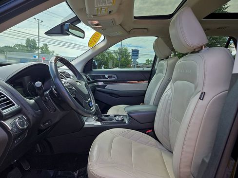 Used 2018 Ford Explorer Platinum AWD/4WD image 14
