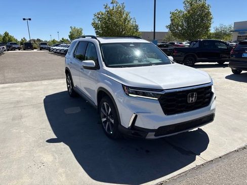 Certified 2023 Honda Pilot Touring image 4