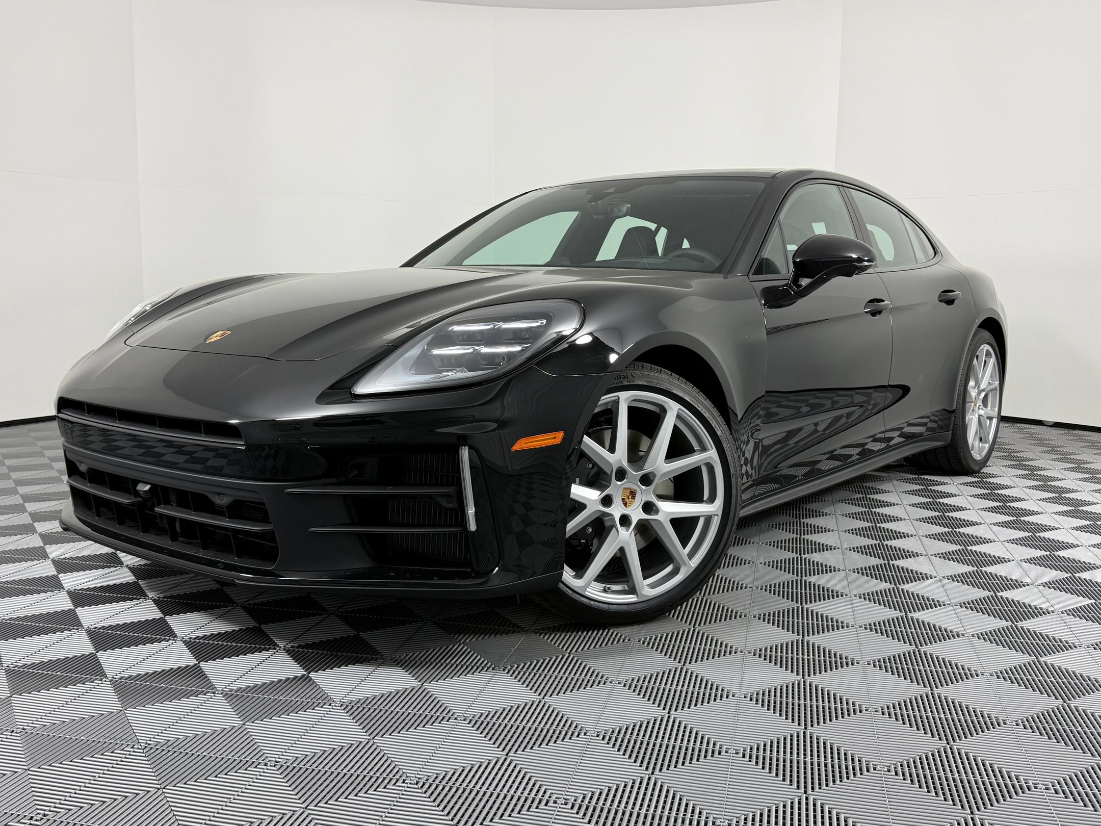 Certified 2026 Porsche Panamera 4 AWD/4WD image 1