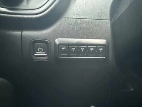 Used 2022 Chevrolet Silverado 2500 Custom w/ Custom Value Package AWD/4WD image 35