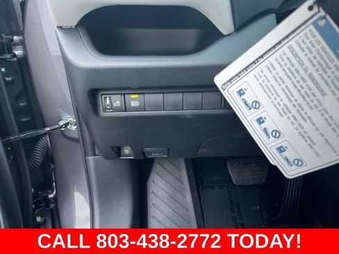 Used 2025 Toyota RAV4 XLE AWD/4WD image 31