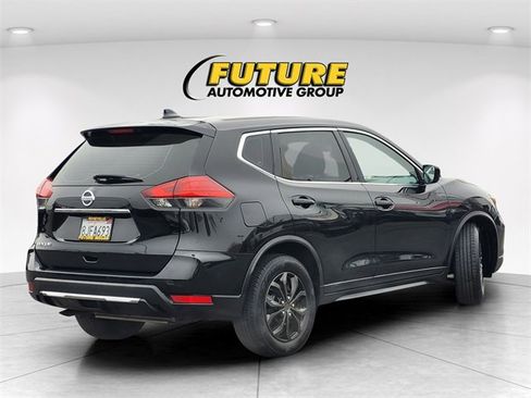 Used 2017 Nissan Rogue S image 4