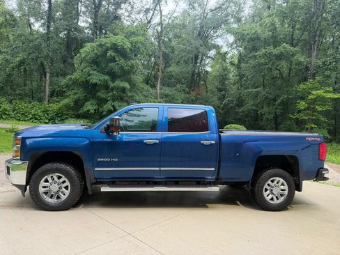 Used 2017 Chevrolet Silverado 3500 LTZ w/ Duramax Plus Package AWD/4WD image 7