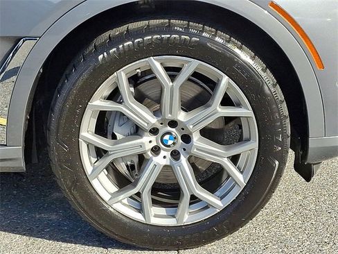 Used 2024 BMW X7 xDrive40i w/ Premium Package image 8